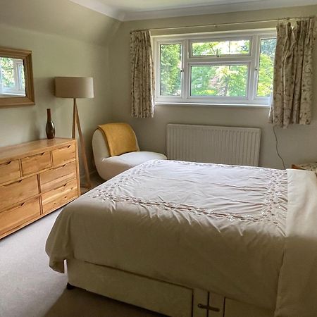 Charming Bournemouth House With Beautiful Spacious Gardens, 5 Min Drive To Beaches, Free Parking For 2-3 Cars Exterior photo
