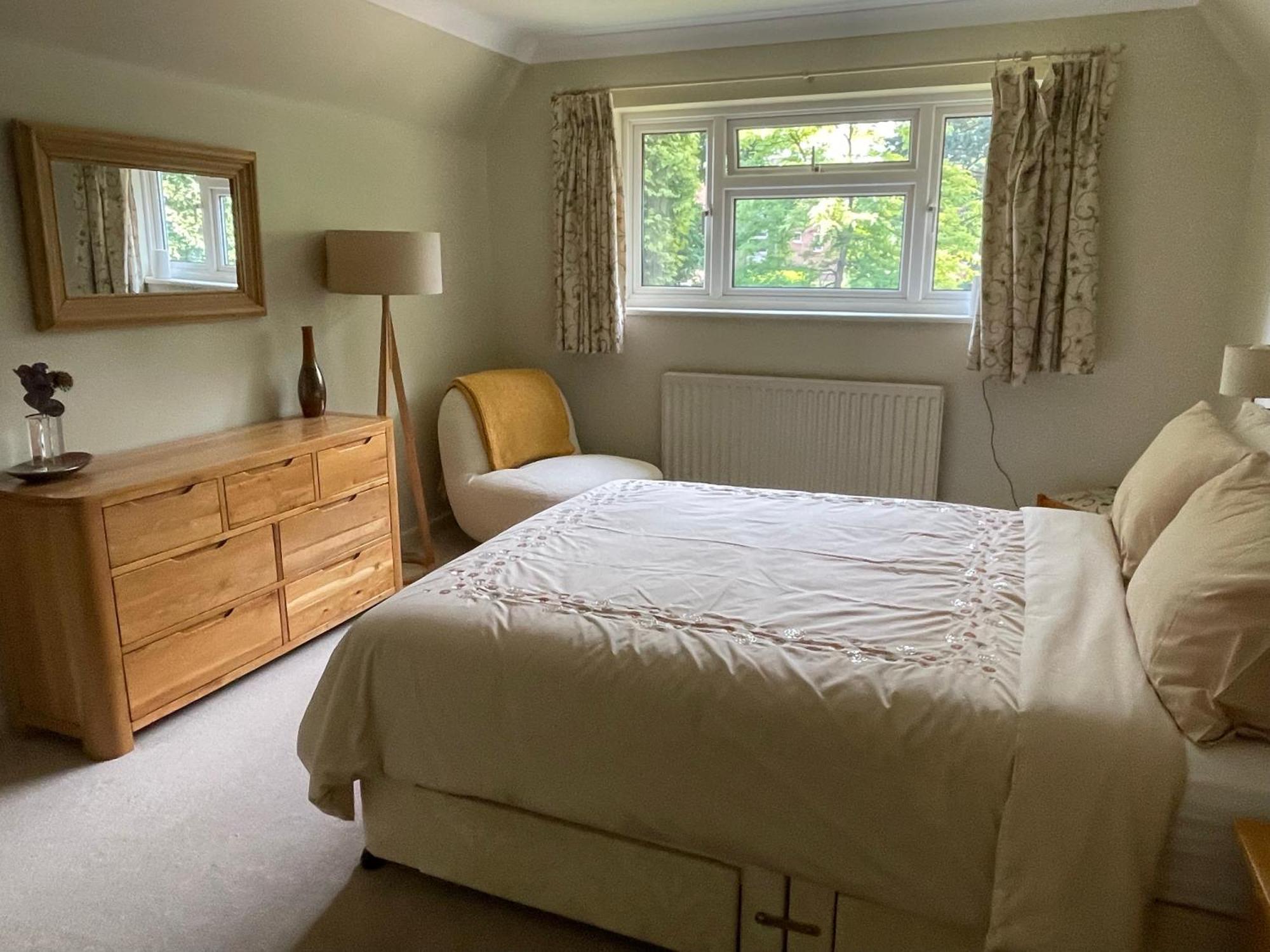 Charming Bournemouth House With Beautiful Spacious Gardens, 5 Min Drive To Beaches, Free Parking For 2-3 Cars Exterior photo
