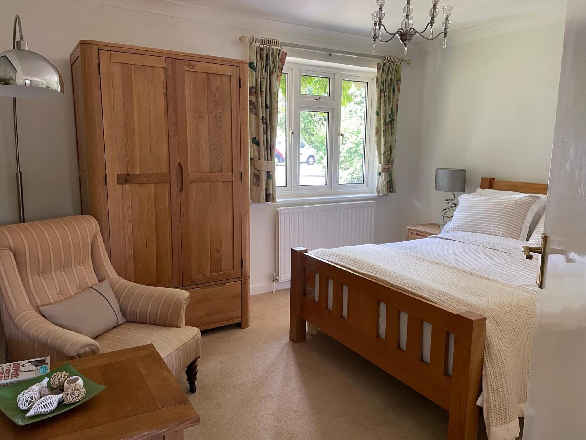 Charming Bournemouth House With Beautiful Spacious Gardens, 5 Min Drive To Beaches, Free Parking For 2-3 Cars Exterior photo