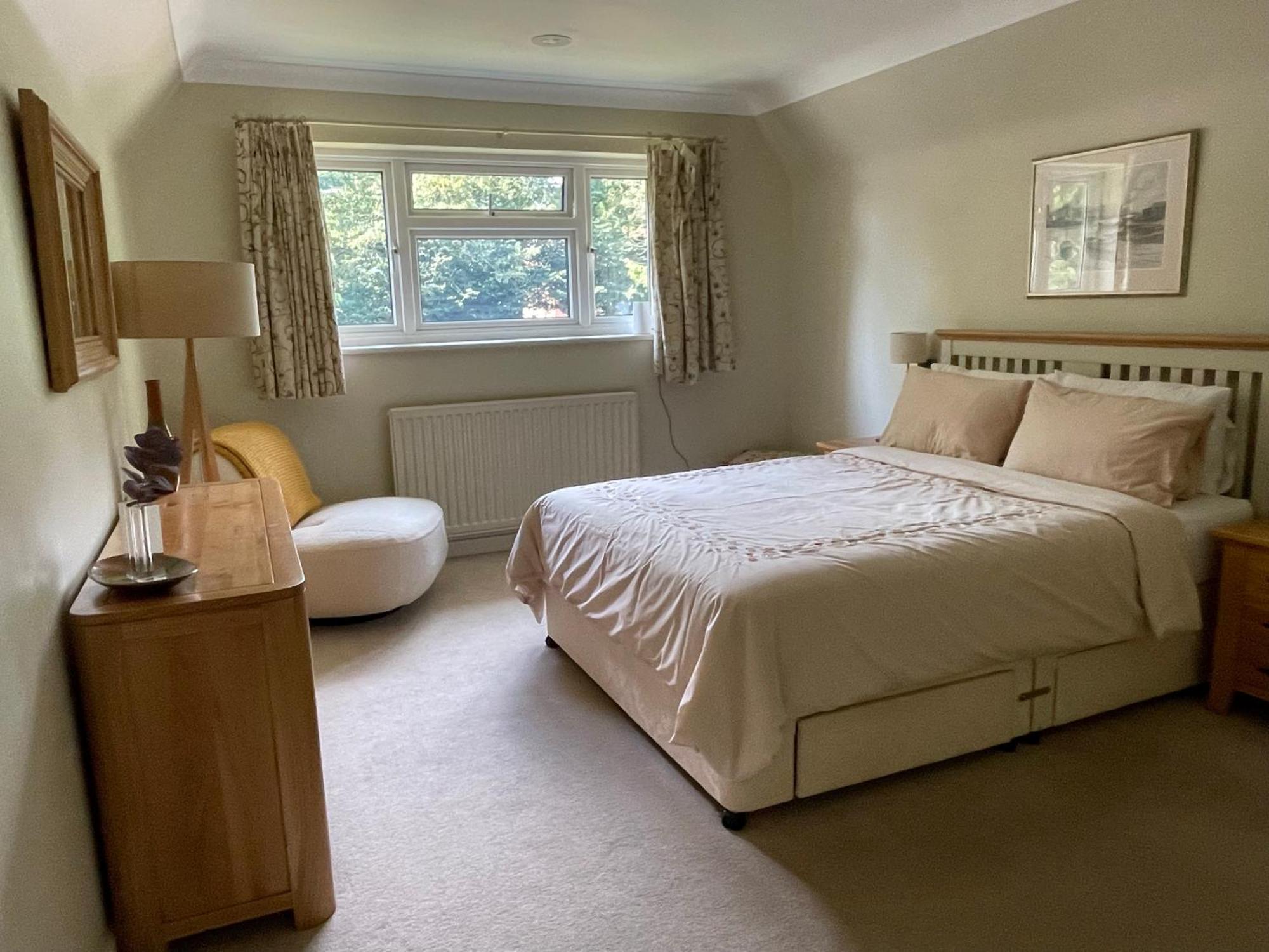 Charming Bournemouth House With Beautiful Spacious Gardens, 5 Min Drive To Beaches, Free Parking For 2-3 Cars Exterior photo
