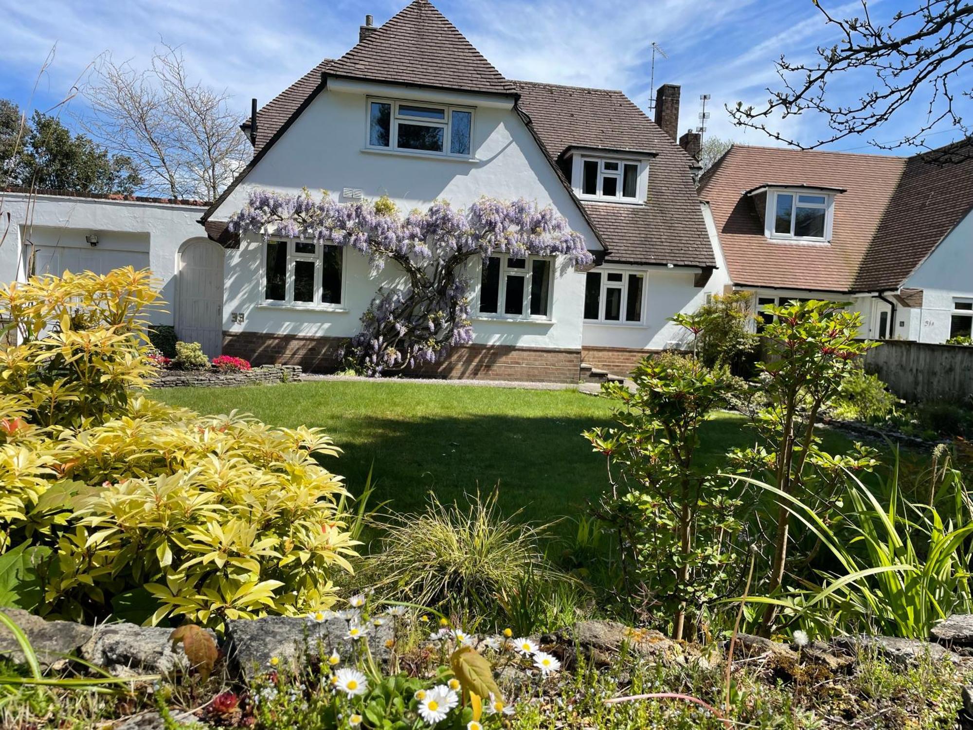 Charming Bournemouth House With Beautiful Spacious Gardens, 5 Min Drive To Beaches, Free Parking For 2-3 Cars Exterior photo